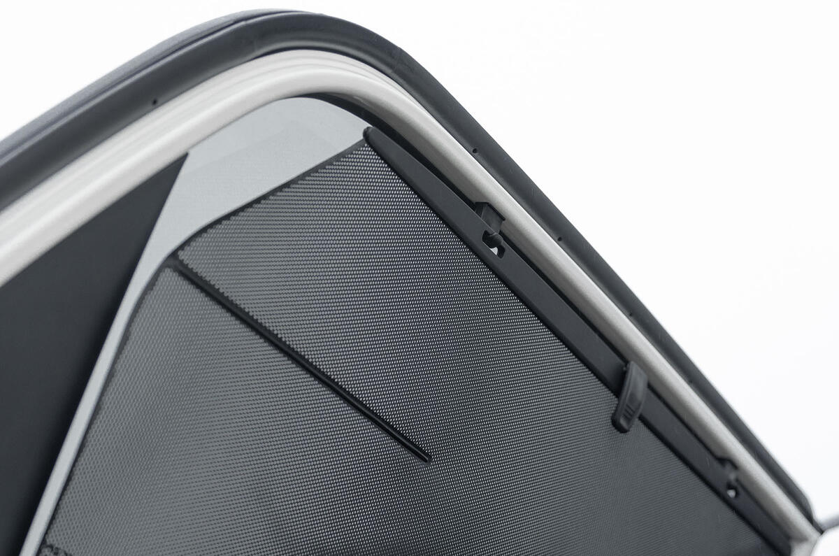 KGM Actyon review 2025022 blinds