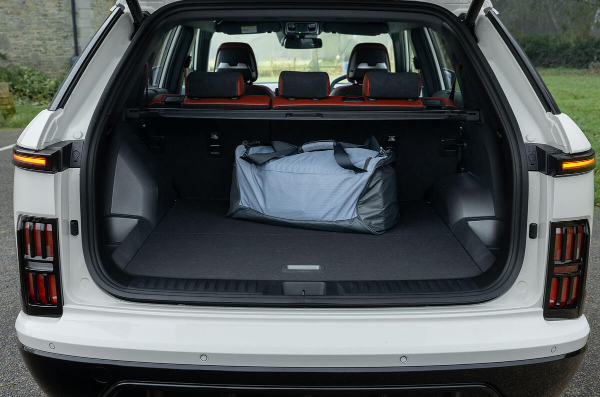 KGM Actyon review 2025023 boot