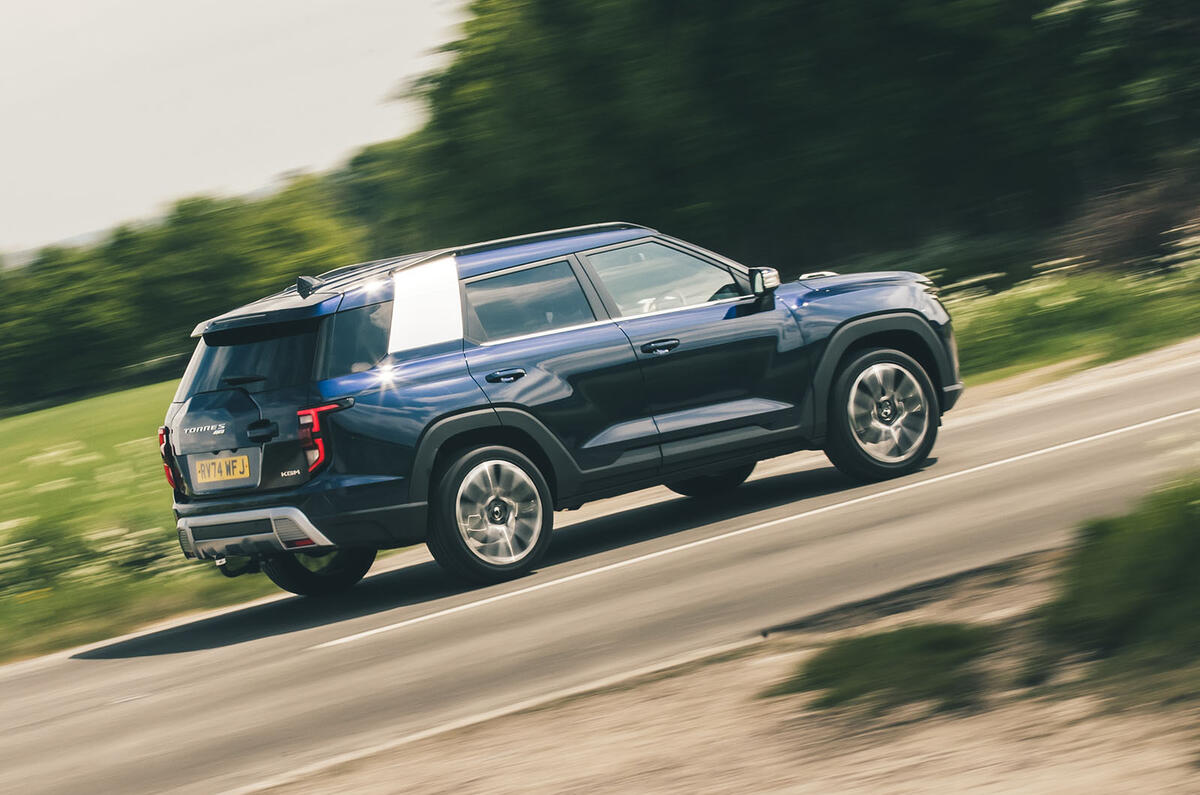 KGM Torres review 2025 02 panning