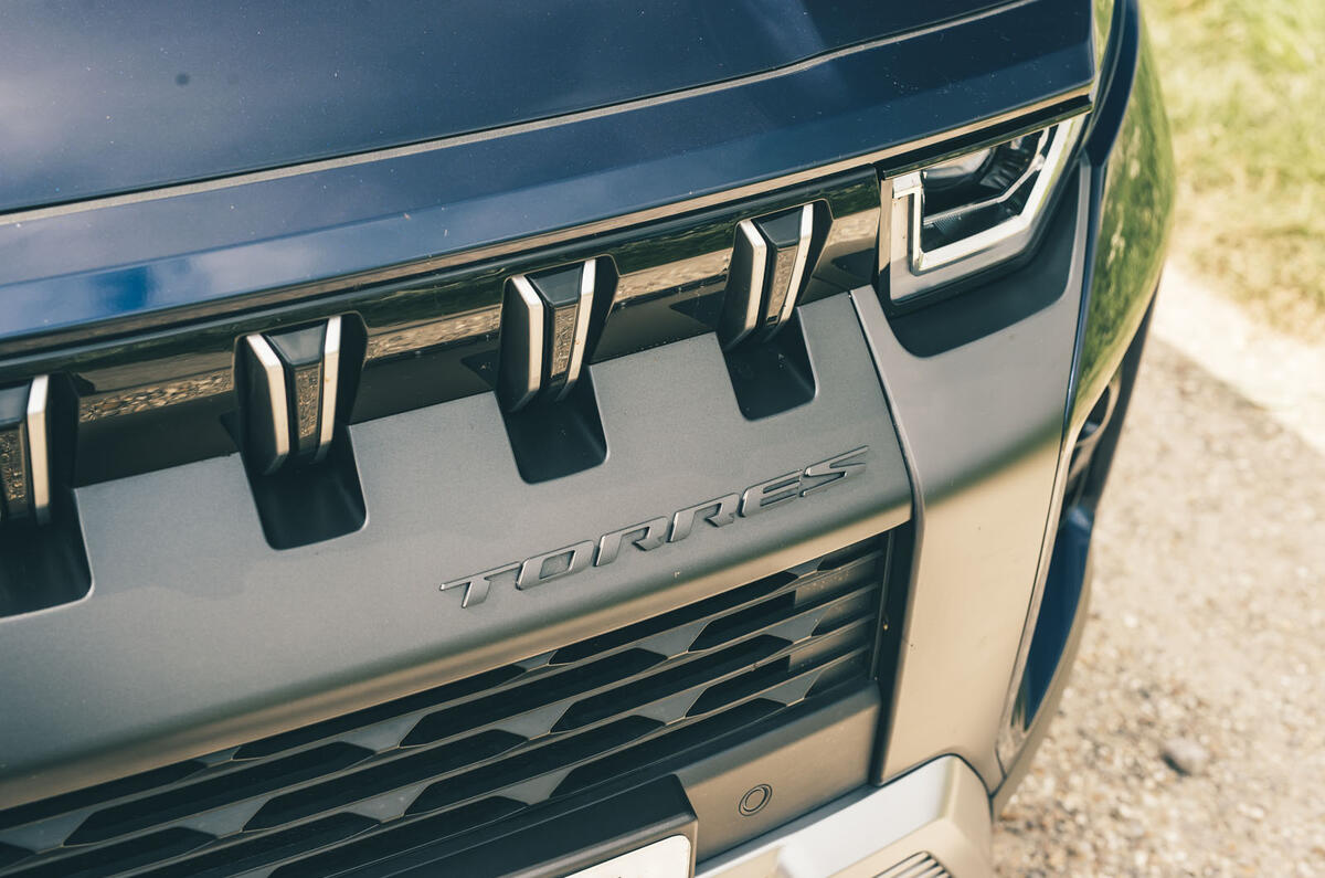 KGM Torres review 2025 04 grill