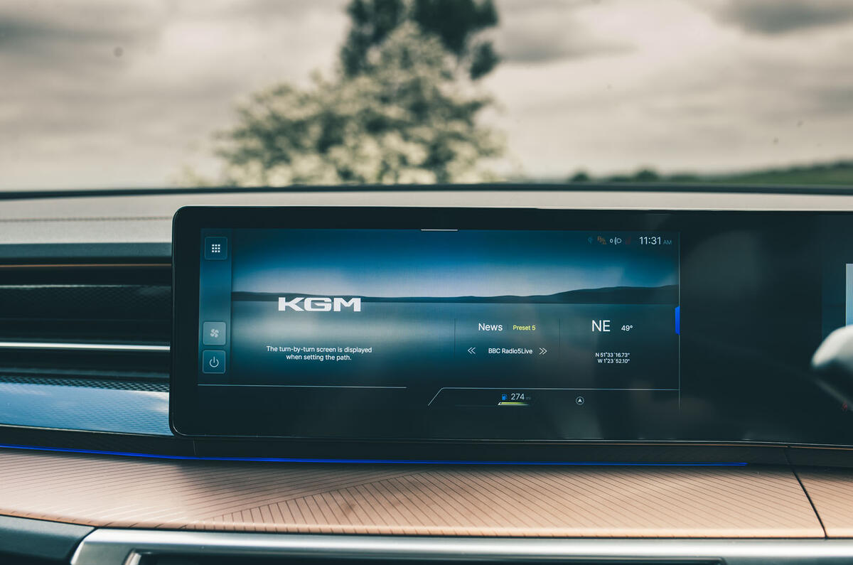 KGM Torres review 2025 12 infotainment