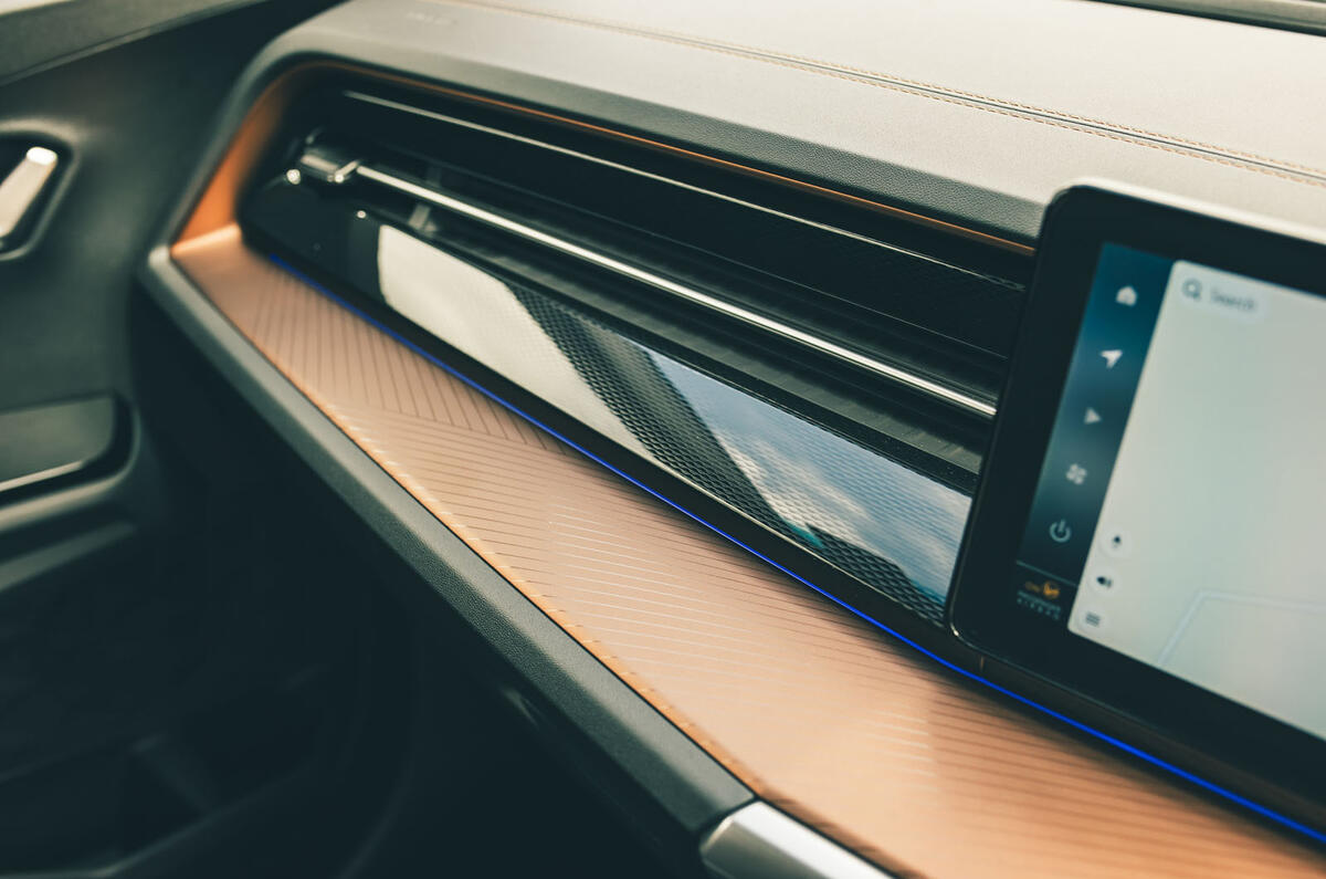 KGM Torres review 2025 15 dash trim