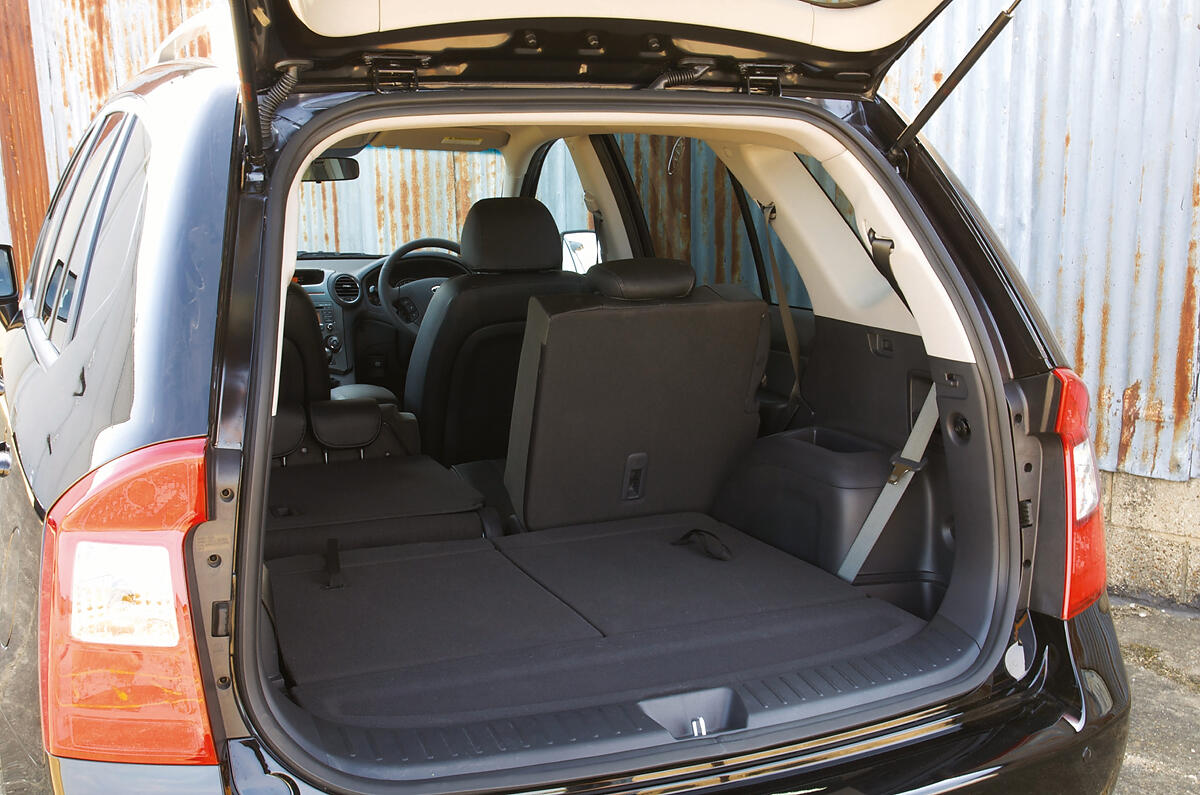 Kia Carens boot space