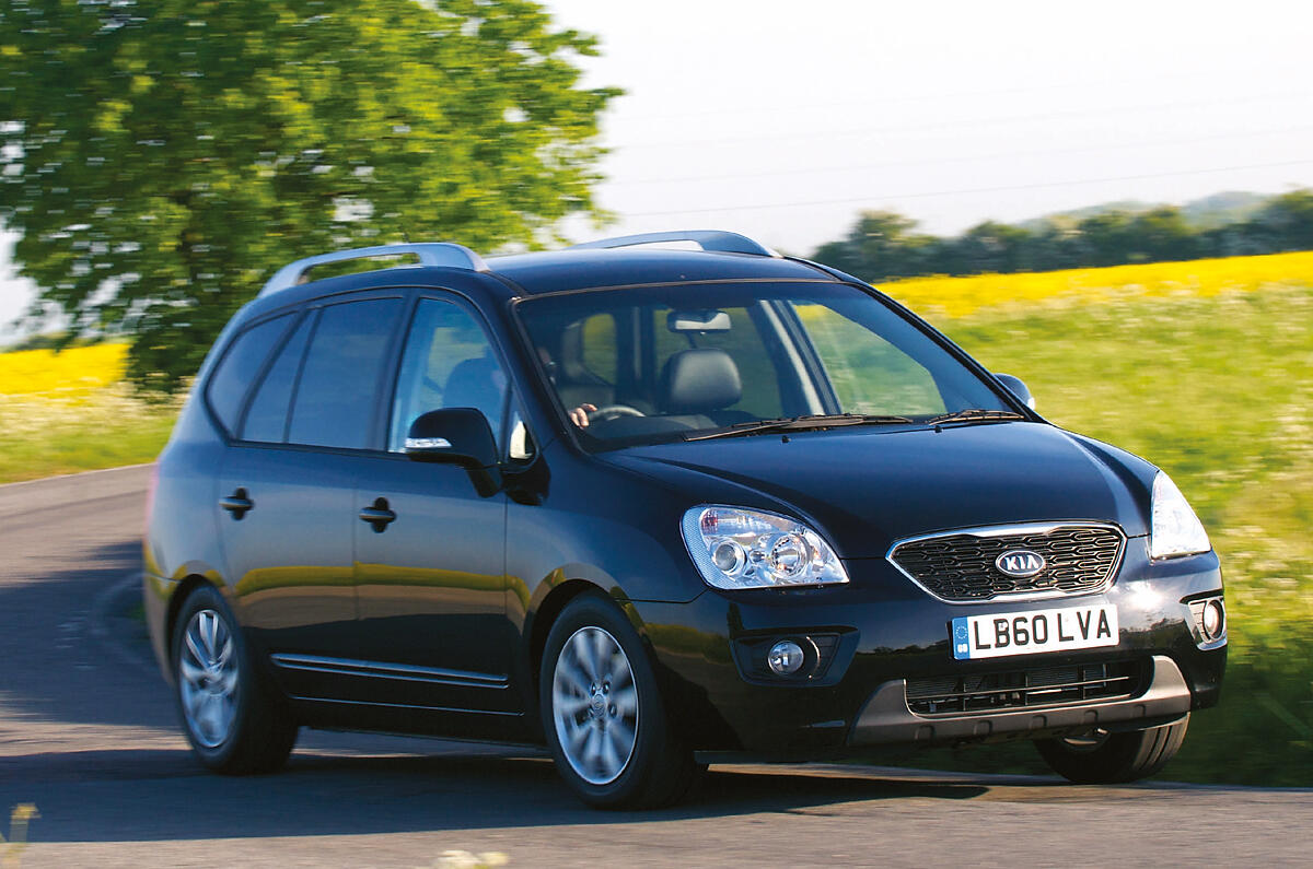 Kia Carens cornering