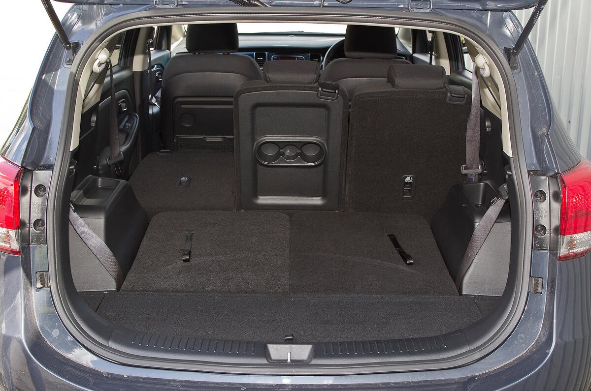Kia Carens boot space