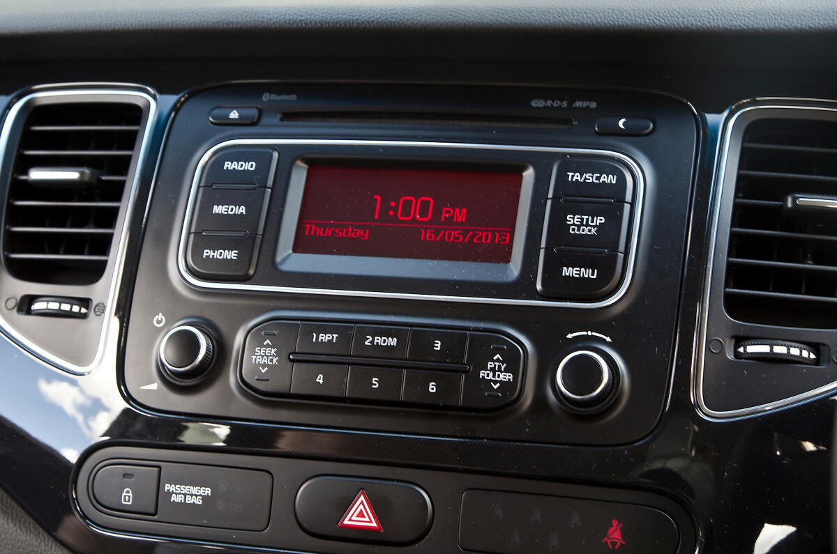 Kia Carens audio system