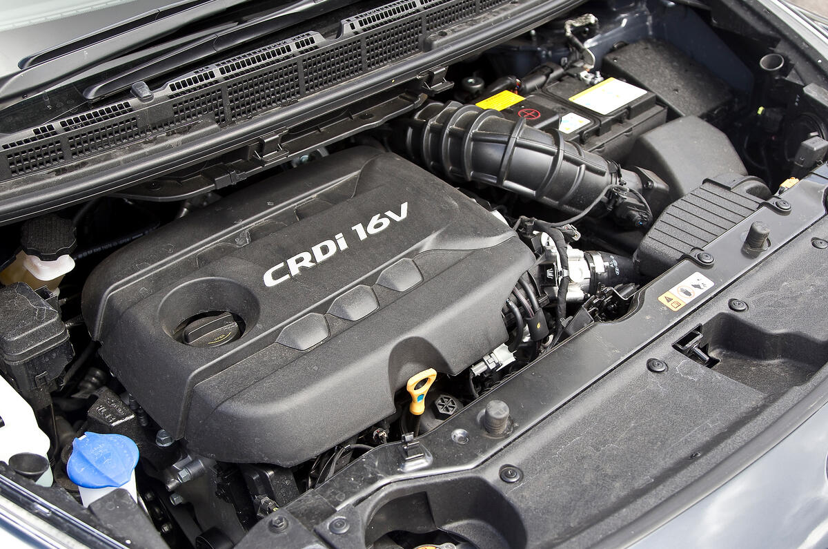 Kia Carens engine block