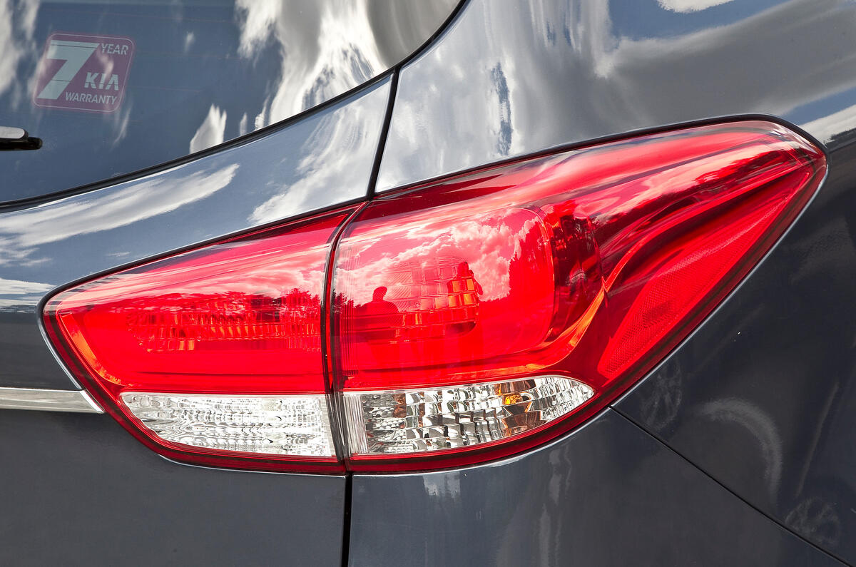 Kia Caren rear lights