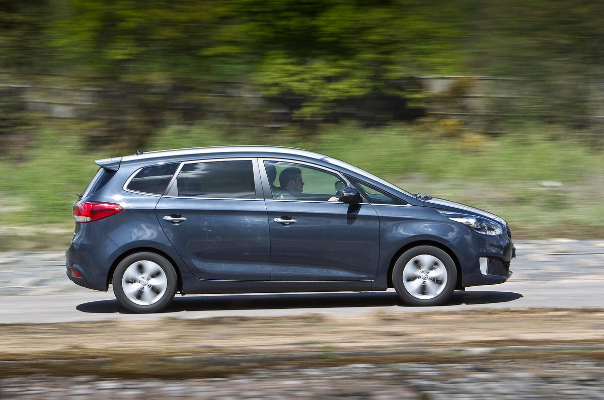 Kia Carens side profile