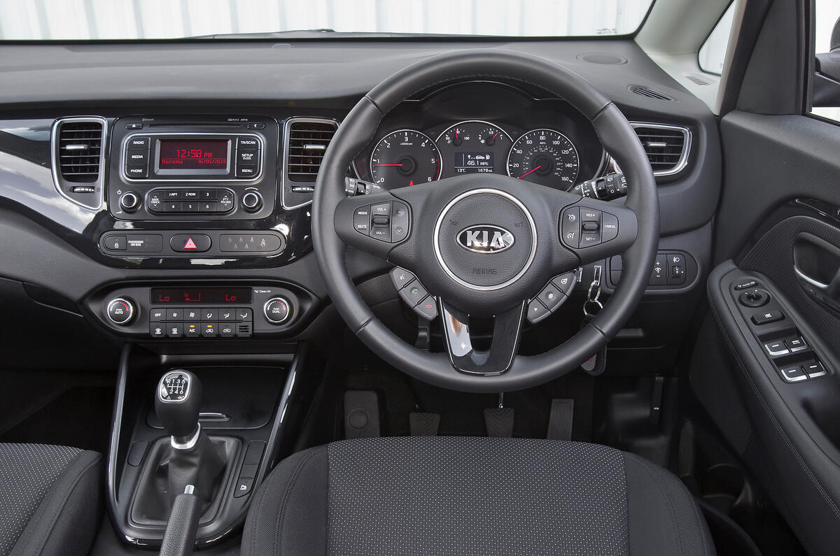 Kia Caren dashboard