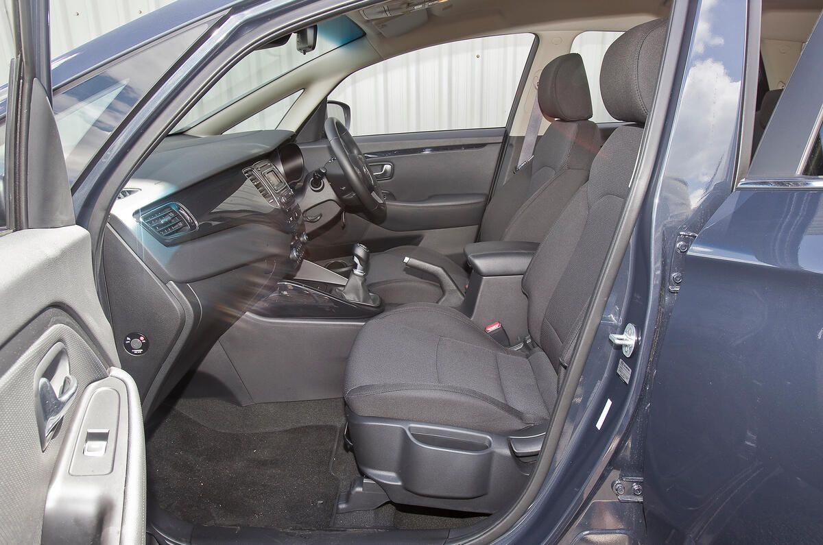 Kia Carens front seats