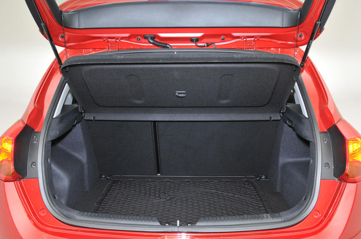 Kia Cee'd boot space