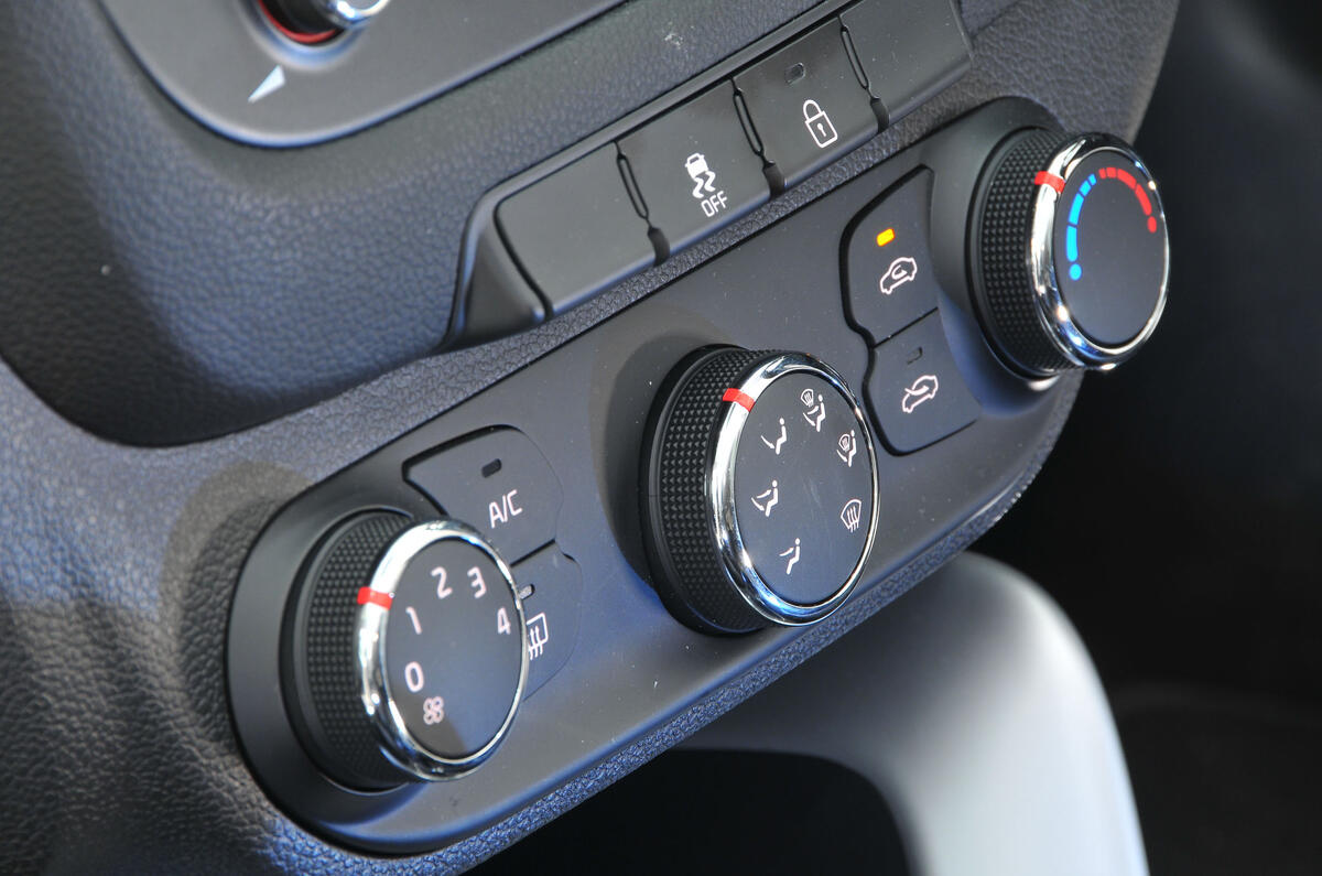 Kia Cee'd climate controls