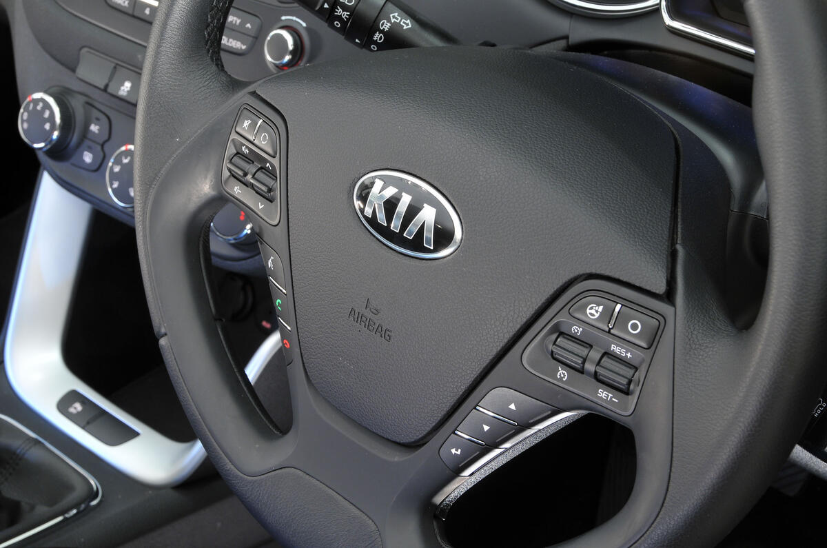 Kia Cee'd steering wheel controls