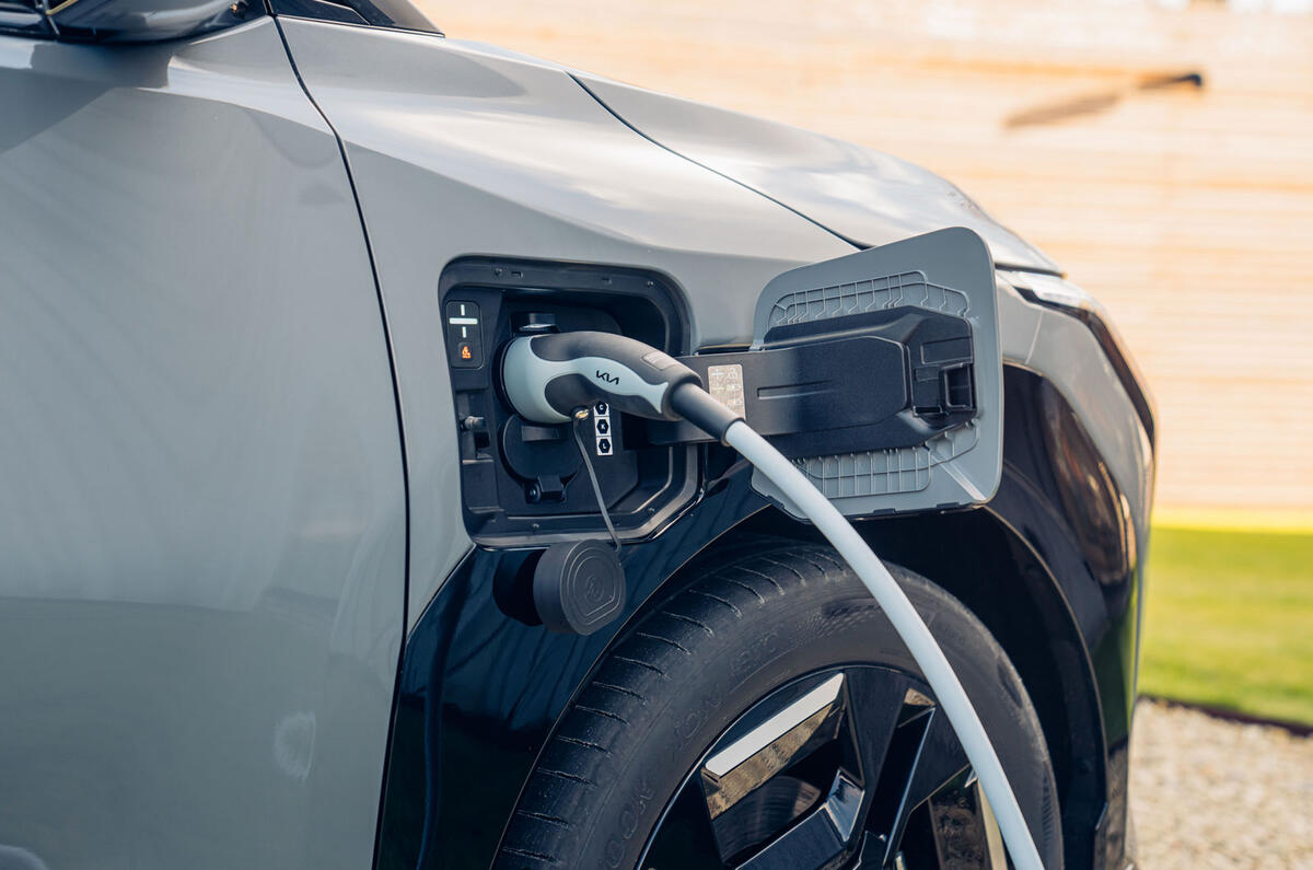 Kia EV3 Autocar review 2025 performance charge plug