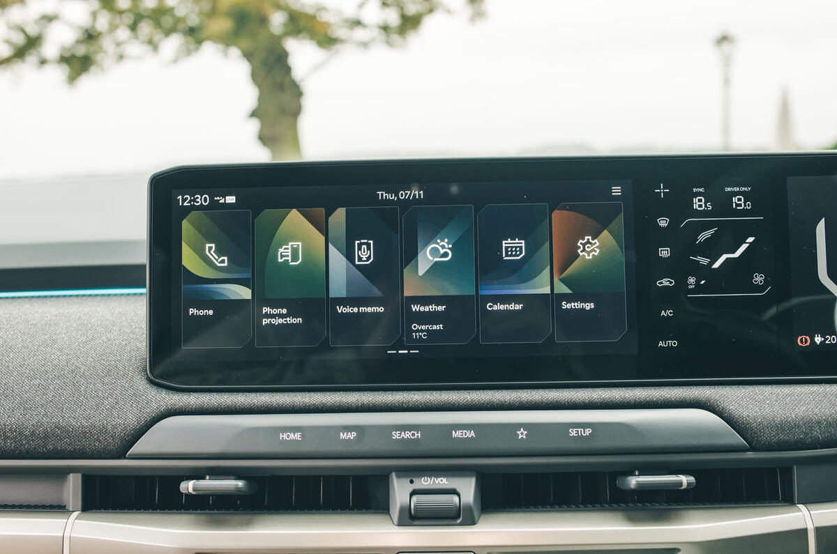 Kia EV3 review 2024 09 infotainment