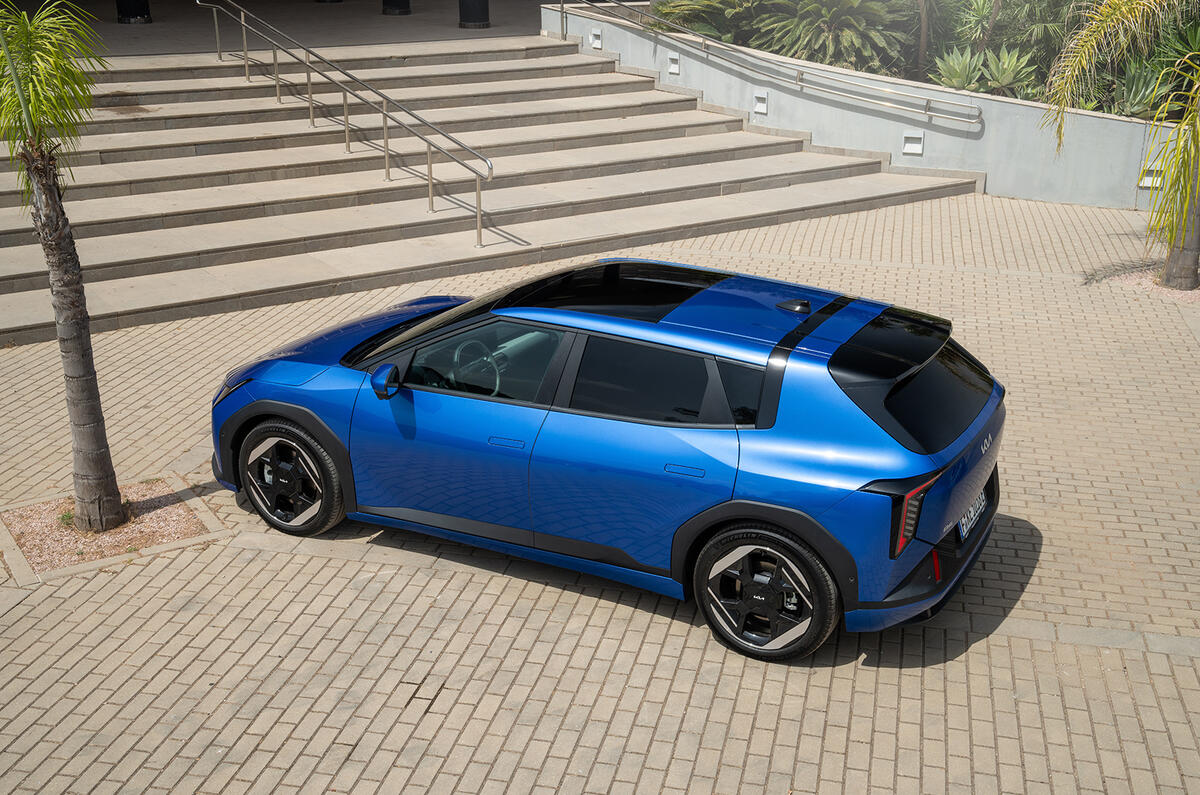 kia ev4 base line blue flame static hires 005 kia ev4 base line blue flame static hires 005