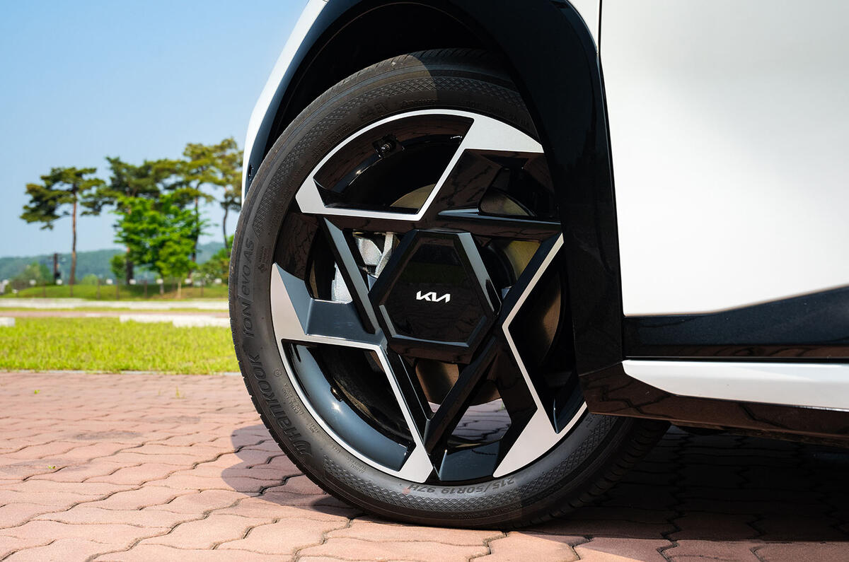 Kia EV4 berline avis 2025 04 roue