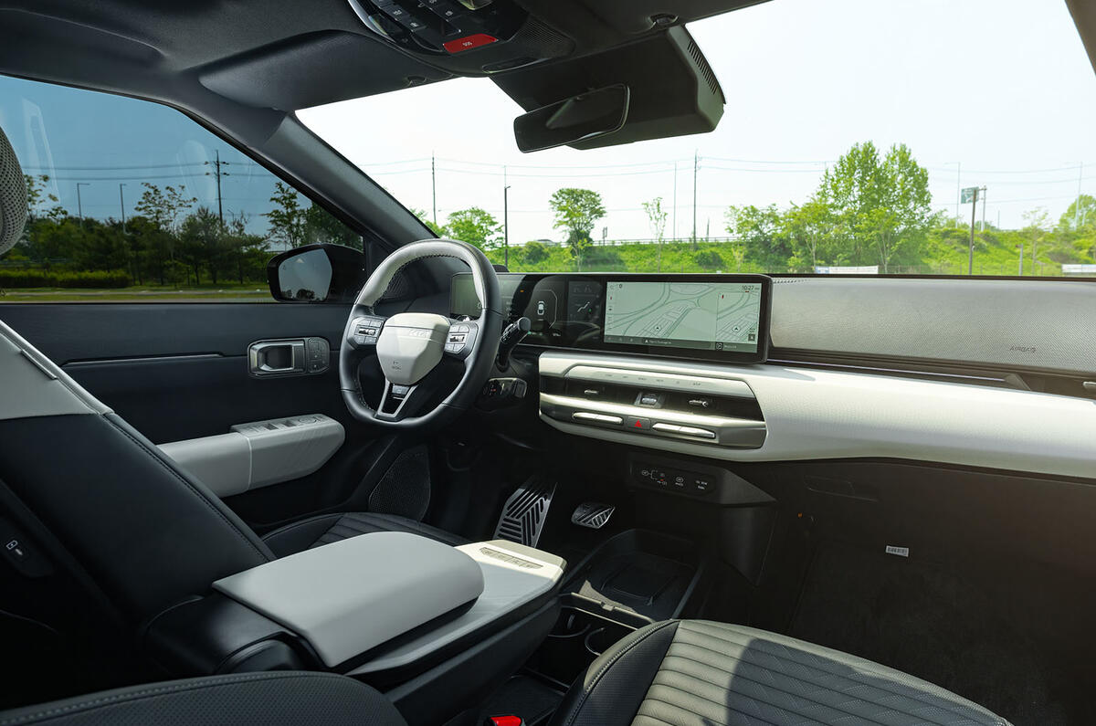 Kia EV4 berline avis 2025 09 tableau de bord