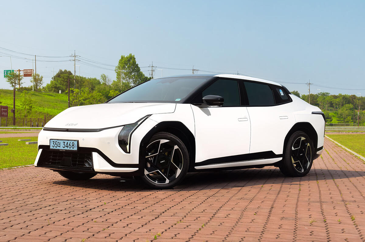 Kia EV4 berline 2025 11 statique avant