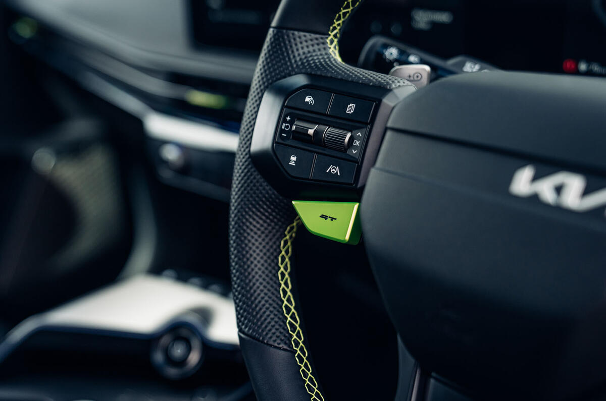 Kia EV6 GT avis 2025 14 bouton GT