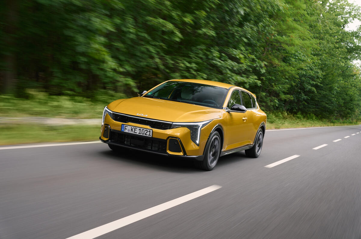 kia k4 gtline sparkling yellow dynamic highres 010