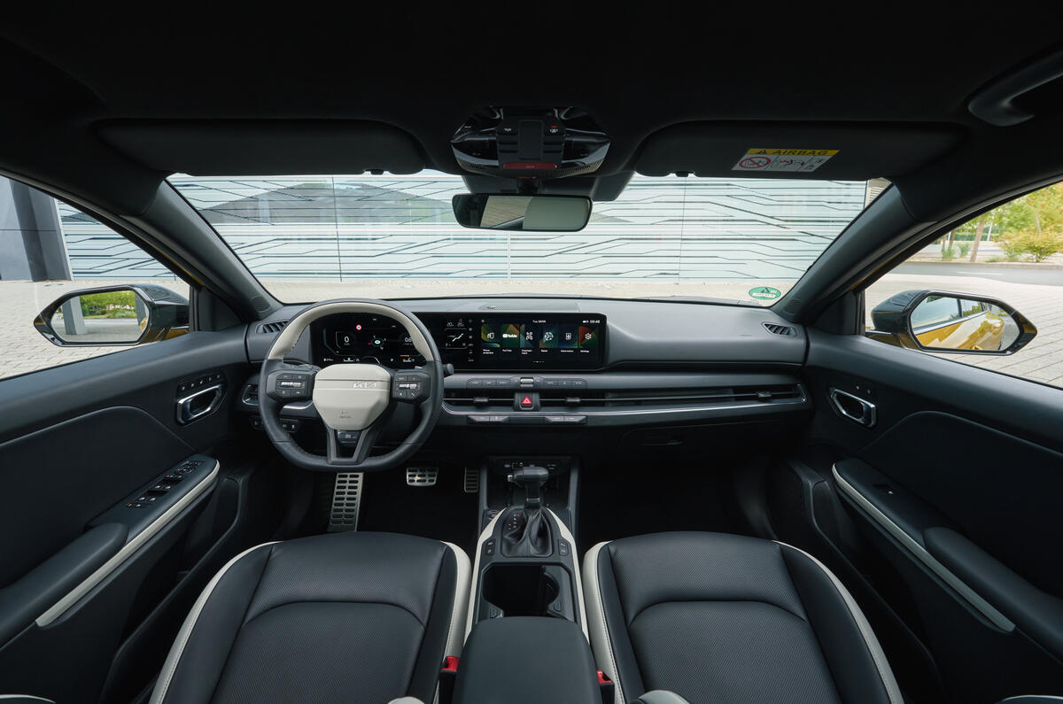 kia k4 gtline sparkling yellow interior highres 001