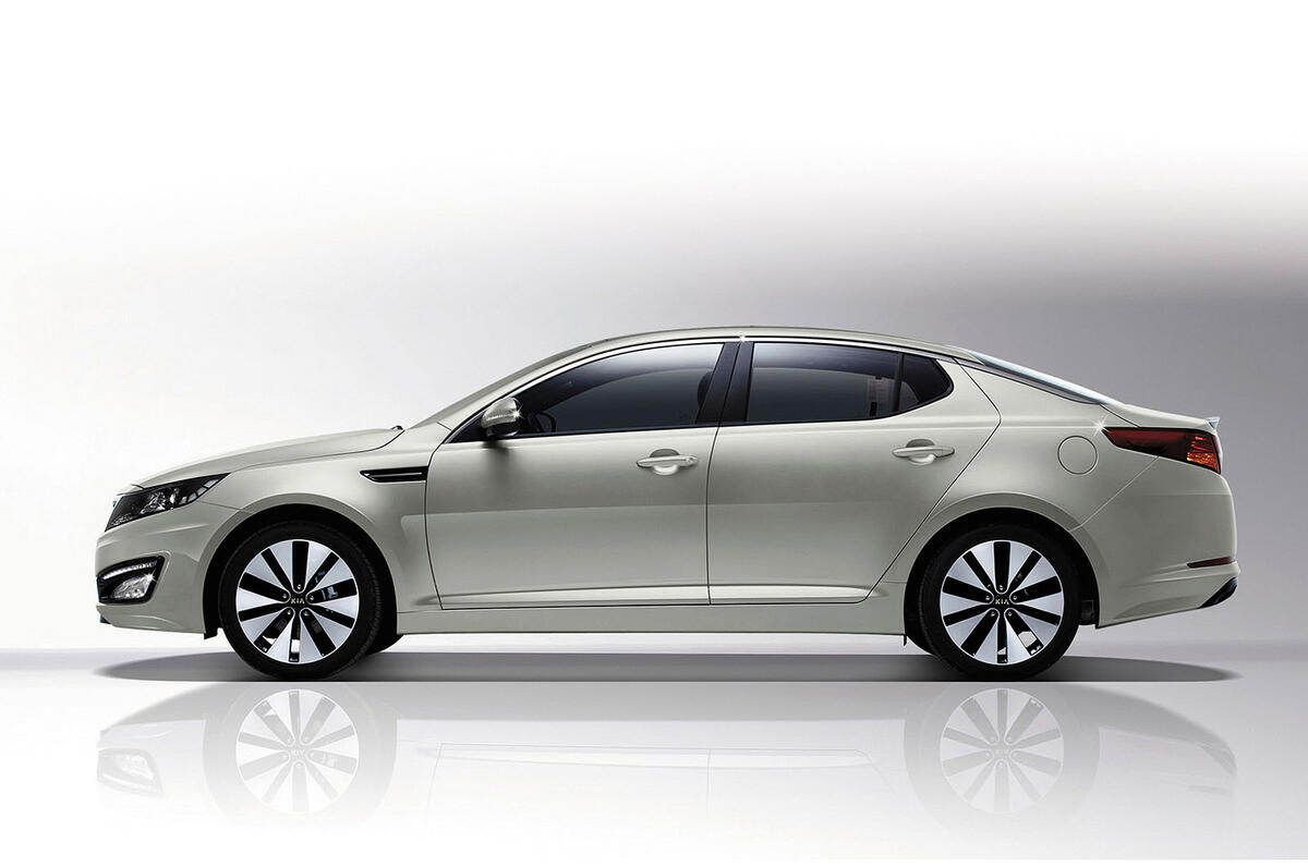 LA motor show: Kia Optima hybrid