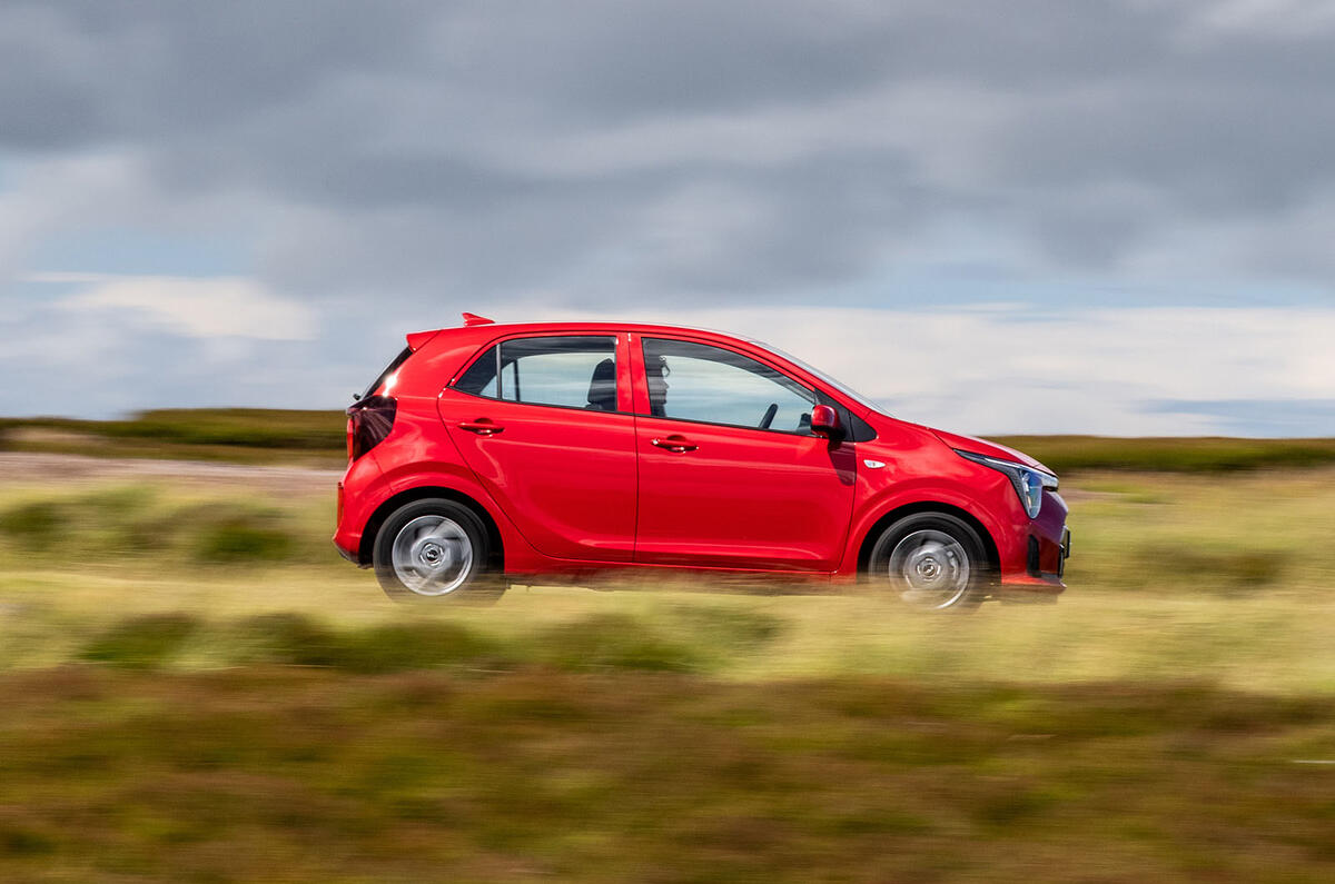 Kia Picanto review 2024 02 side panning