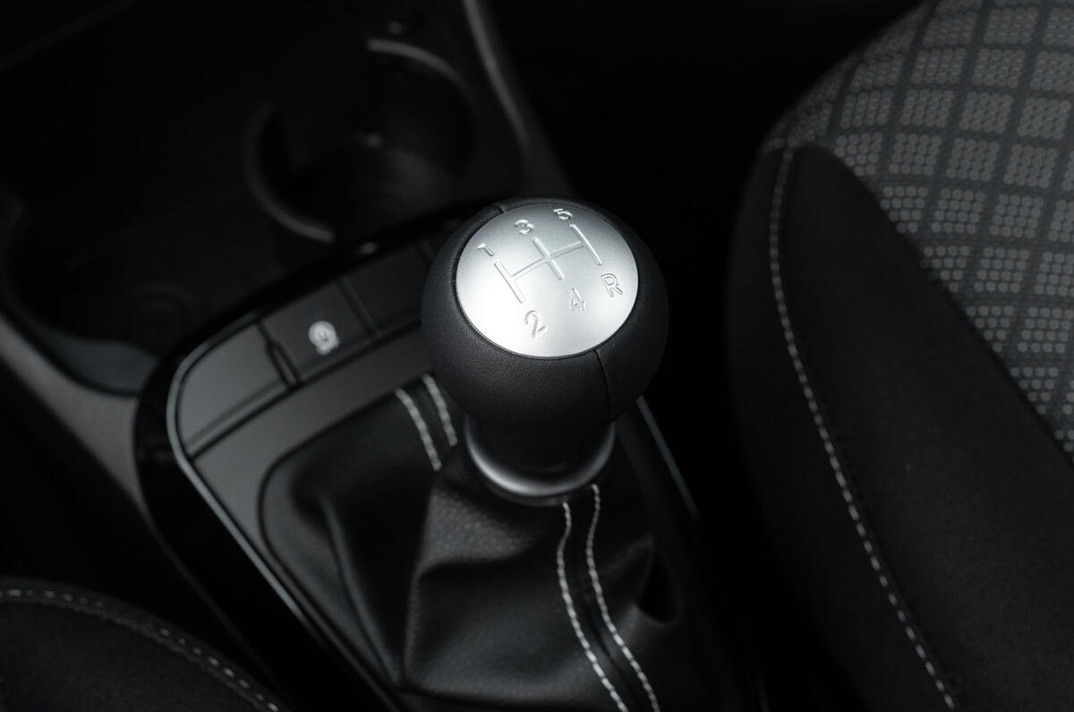 Kia Picanto review 2024 16 gear knob