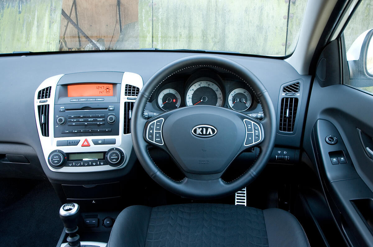 Dash is almost identical to that of the five-door Kia Procee'd dashboard