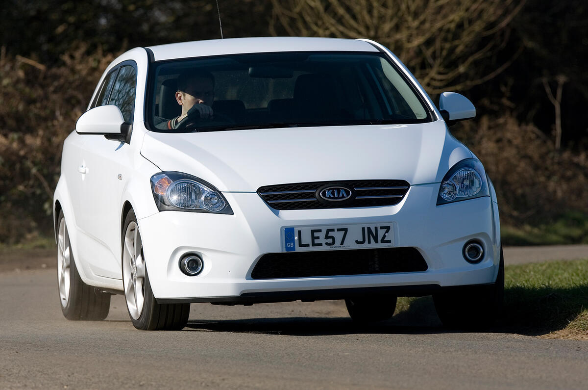 The Pro_cee’d brakes well, with a firm and reassuring feel Kia Procee'd cornering