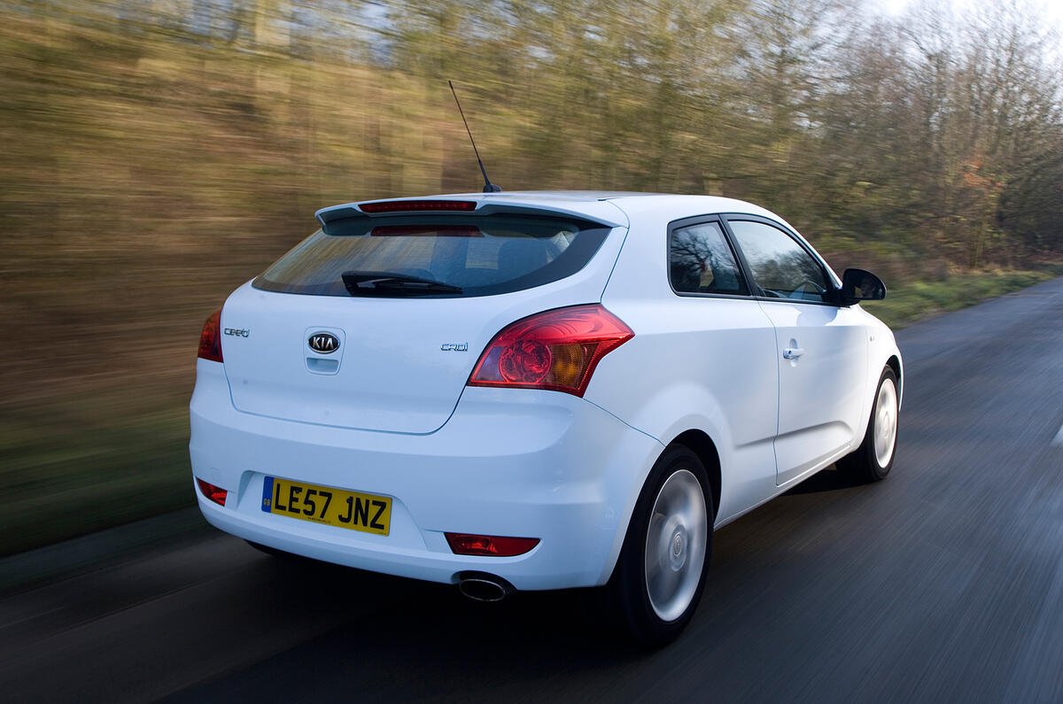 The Procee’d accelerates at a rate that’s entirely acceptable Kia Procee'd rear quarter