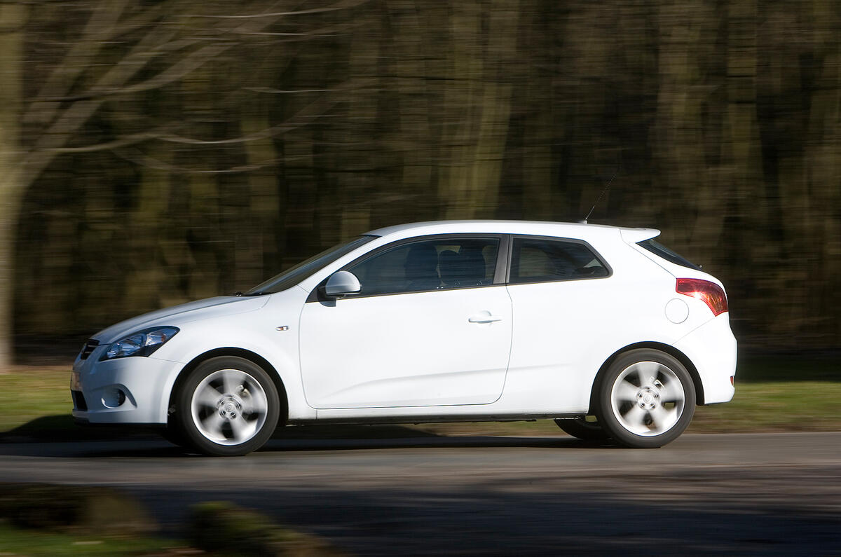 The Procee’d stops respectably, with good pedal progression and weight Kia Procee'd side profile