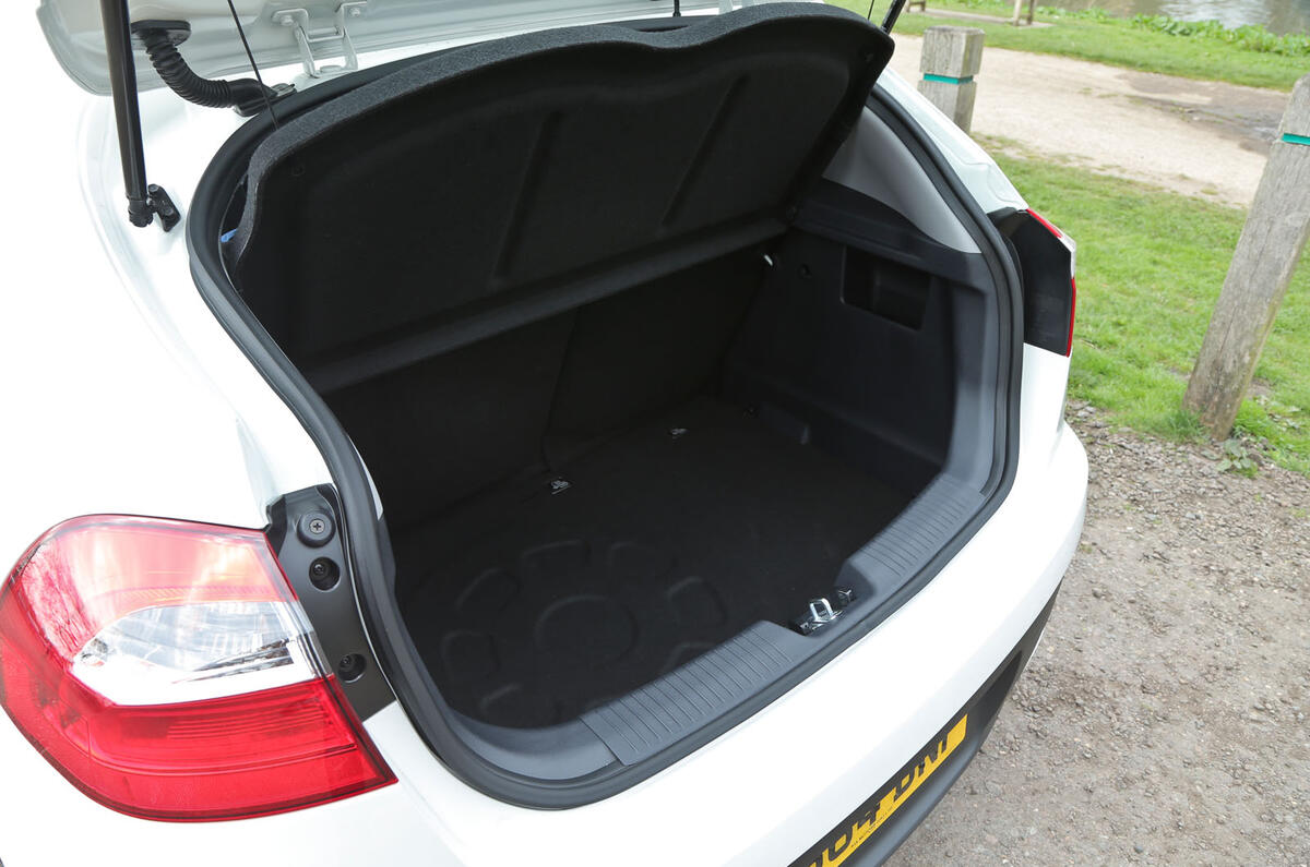 Kia Rio boot space