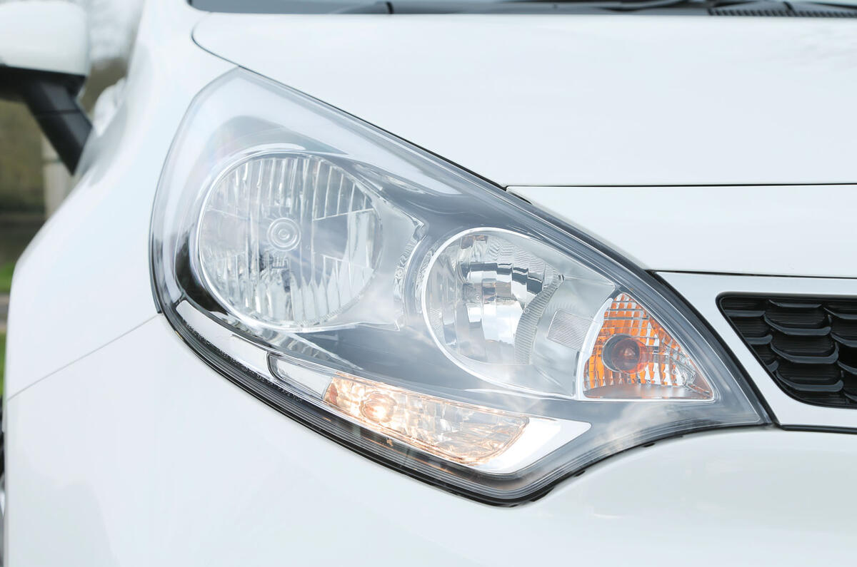 Kia Rio headlights