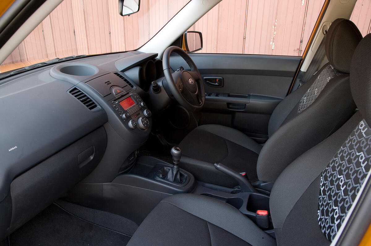 Relatively high-set driving position gives a good and comfortable forward view Kia Soul front seats