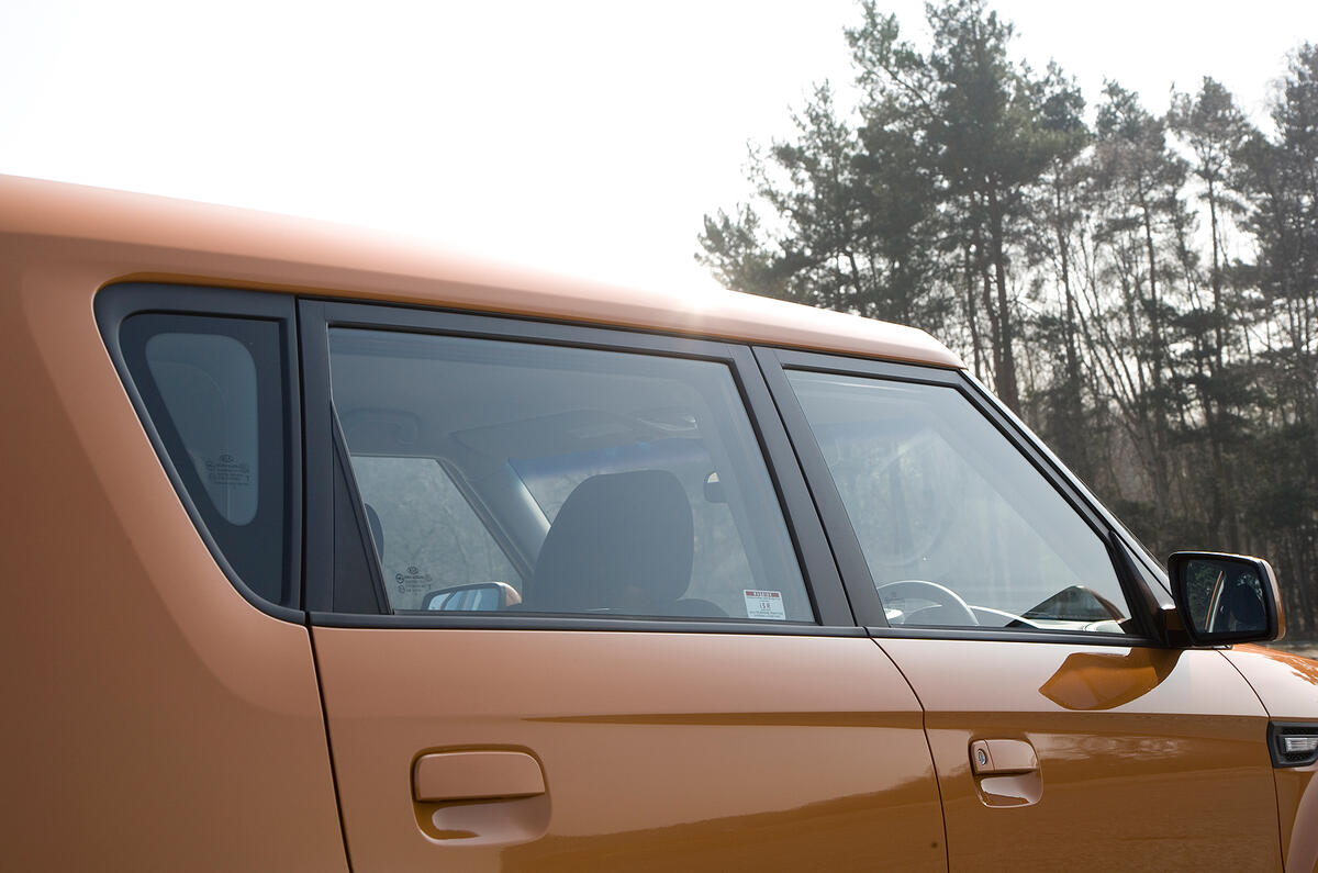 Roof header rail is unusually  bluff, helping to provide plentiful head room and a quasi-military vehicle look Kia Soul rear doors