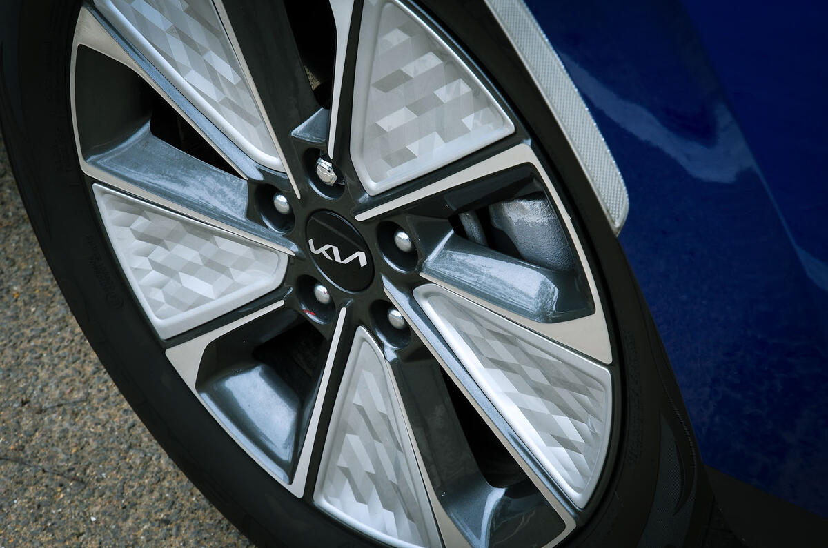kia soul ev review 2023 06 wheel