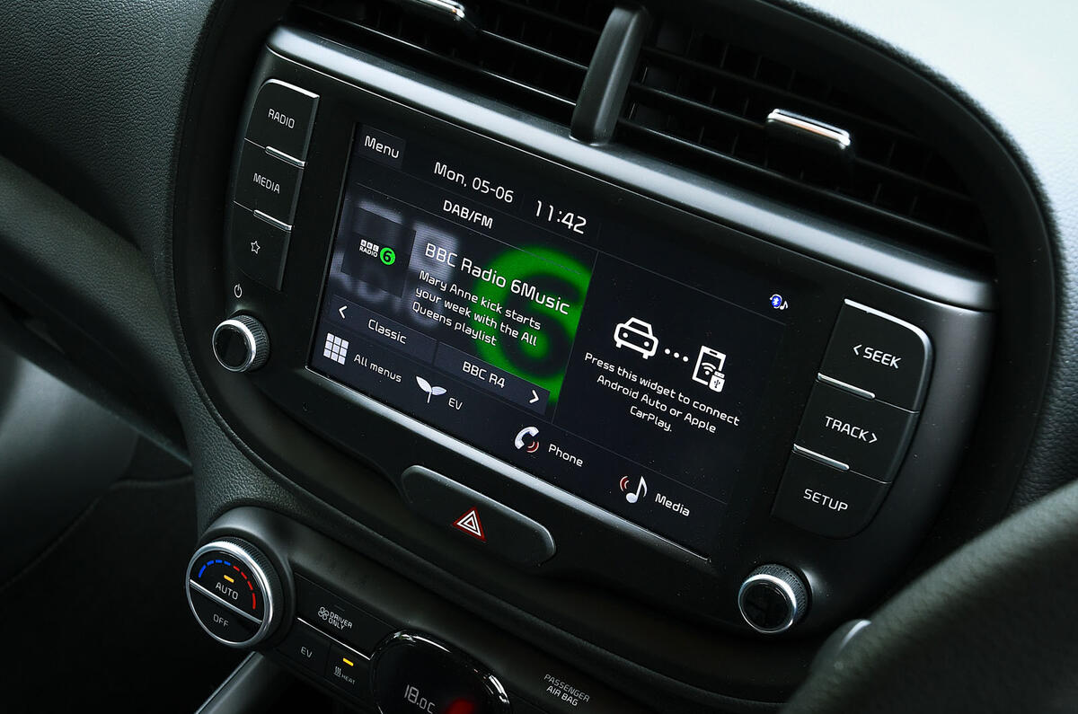 kia soul ev review 2023 15 screen