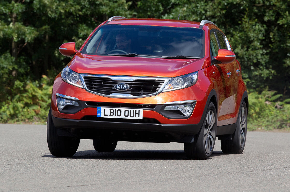 With ESP on, the Kia is a very easy car to drive safely in the wet Kia Sportage cornering