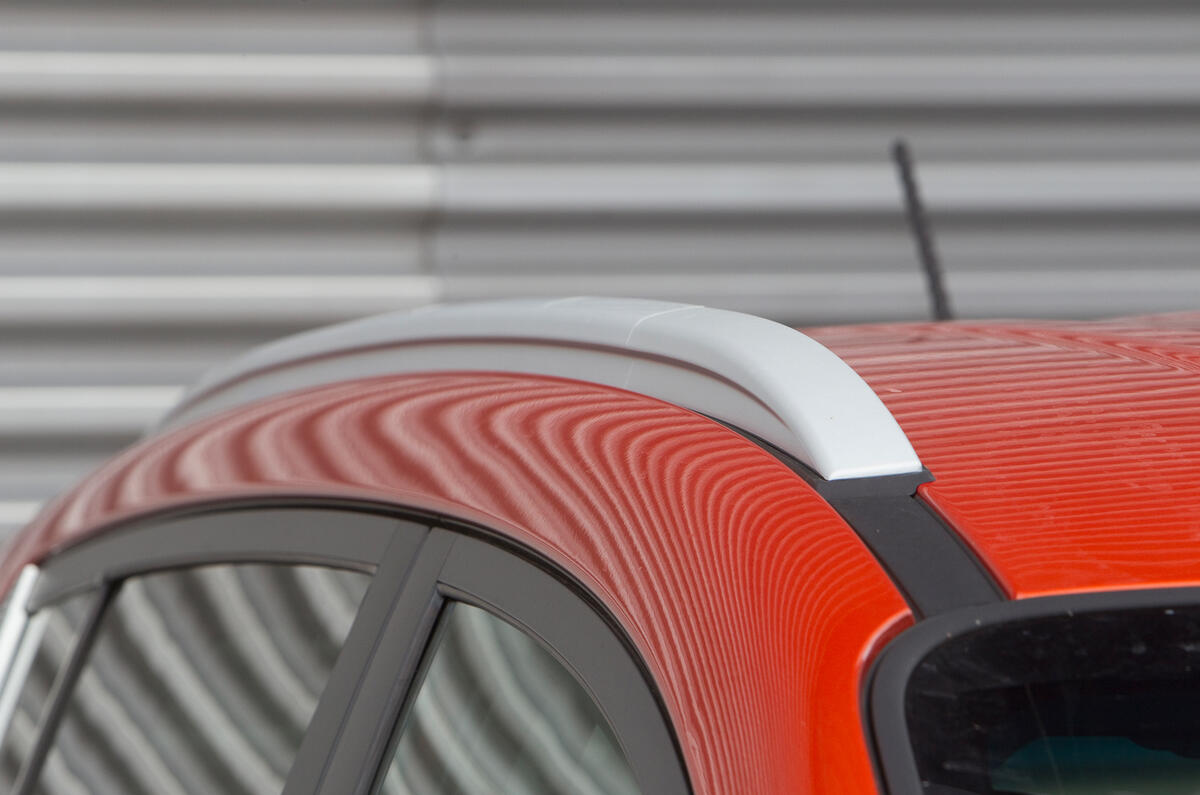 The fitment of brushed alloy roof rails gives the Sportage a contemporary look Kia Sportage roof rails