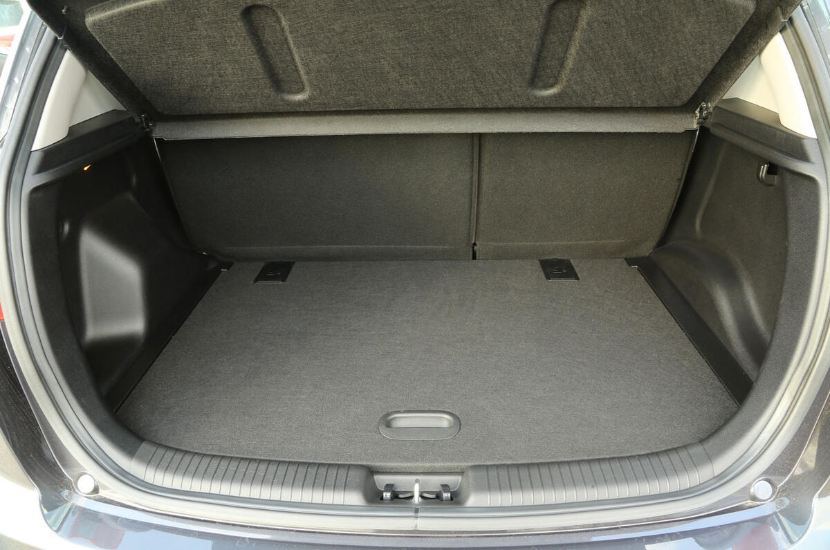 Kia Venga boot space