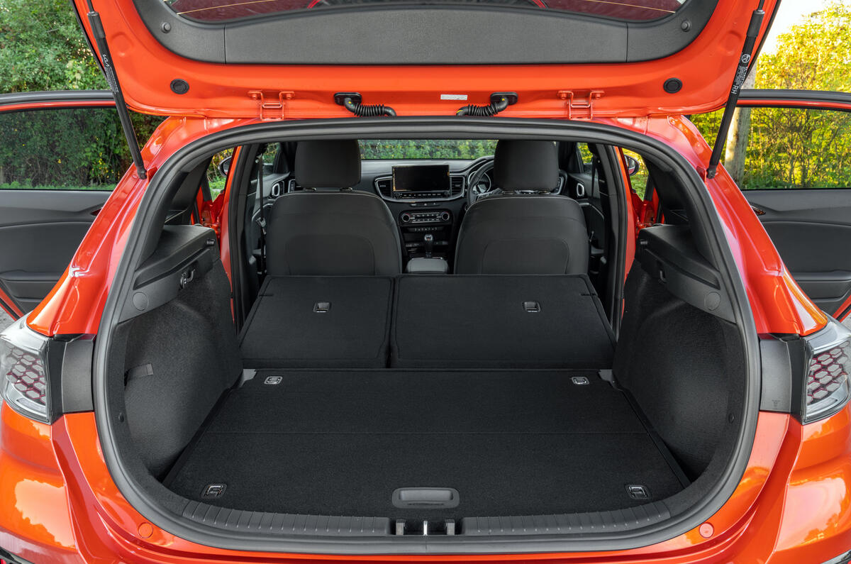 Kia Ceed review   boot seats down Kia Ceed review   boot seats down