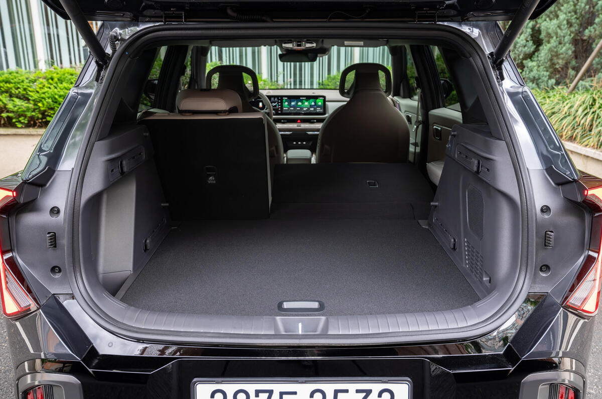 Kia Seltos HEV review 2026 autocar 08 boot