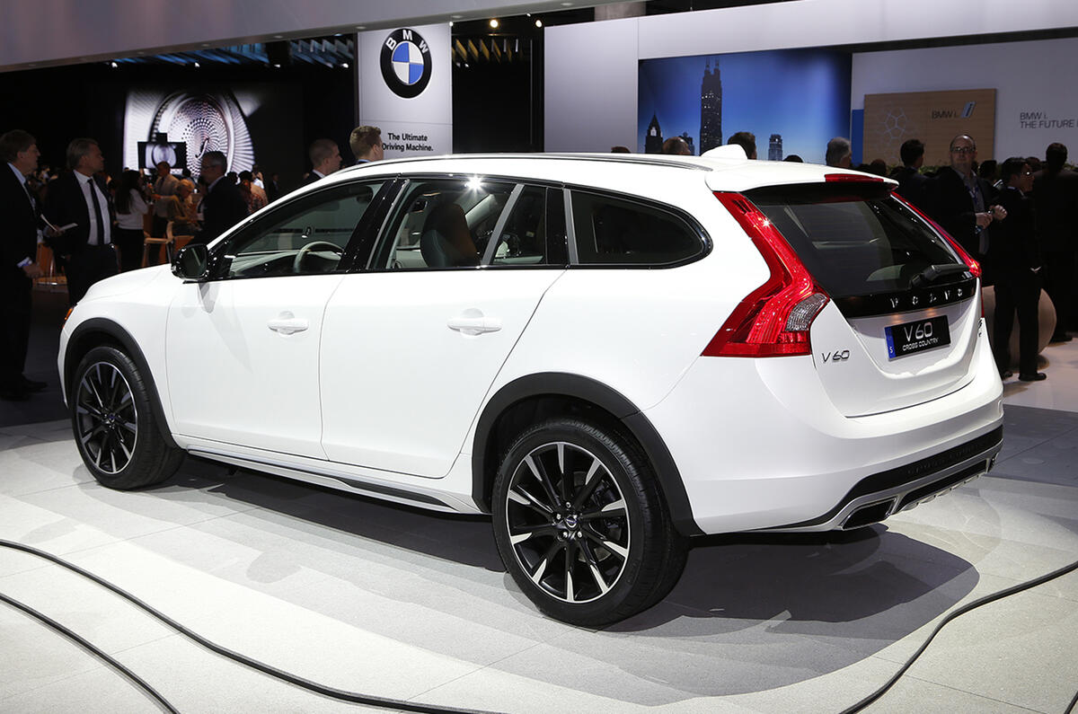 Volvo V60 Cross Country unveiled Volvo V60 Cross Country unveiled