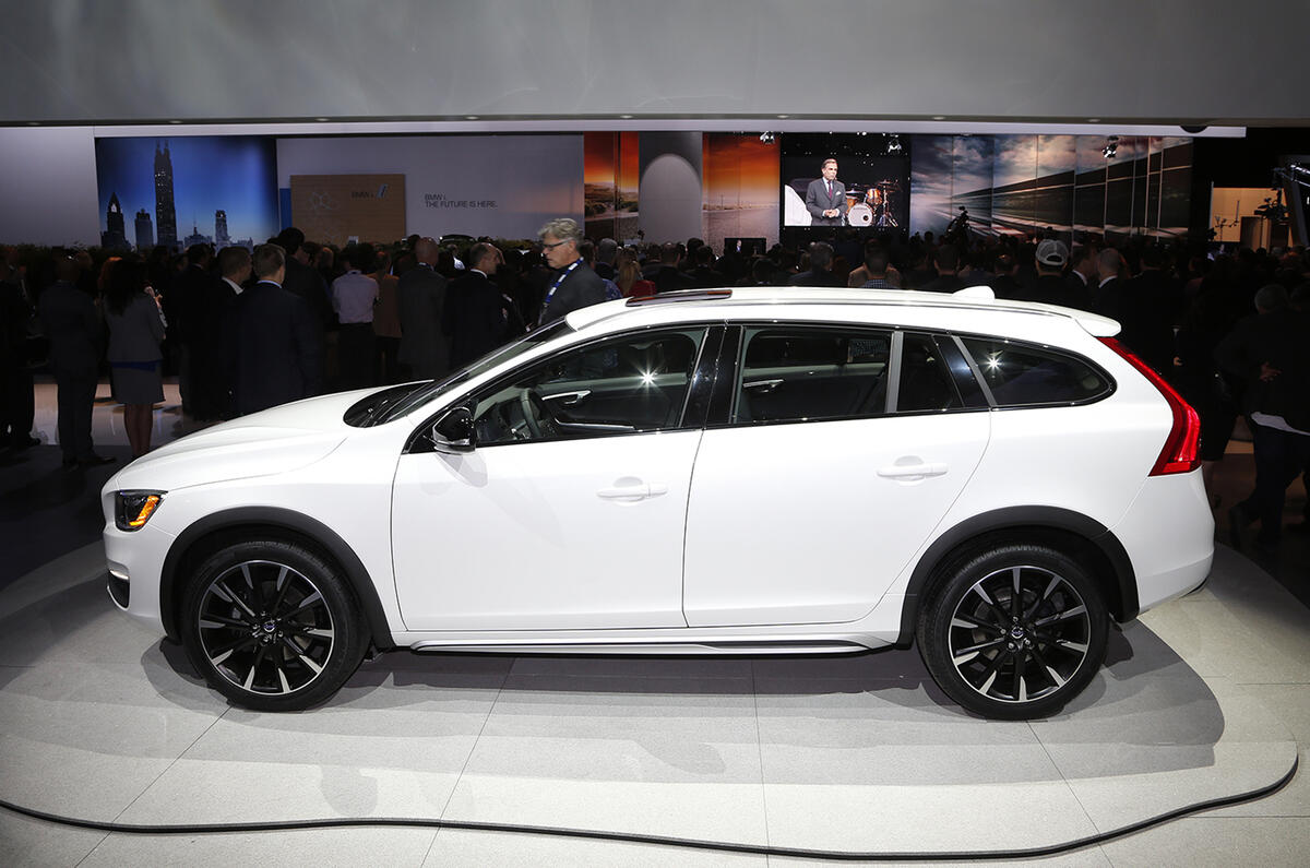 Volvo V60 Cross Country unveiled Volvo V60 Cross Country unveiled