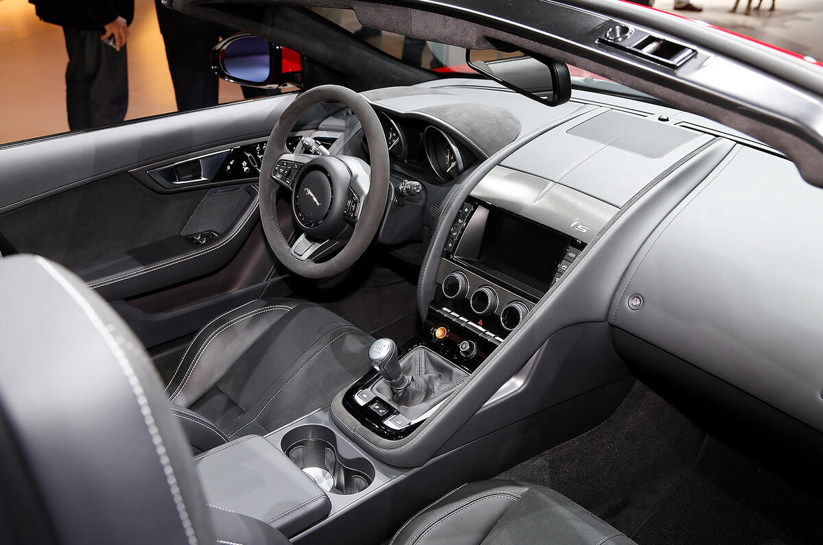 Jaguar adds manual option and AWD for 2016 F-type