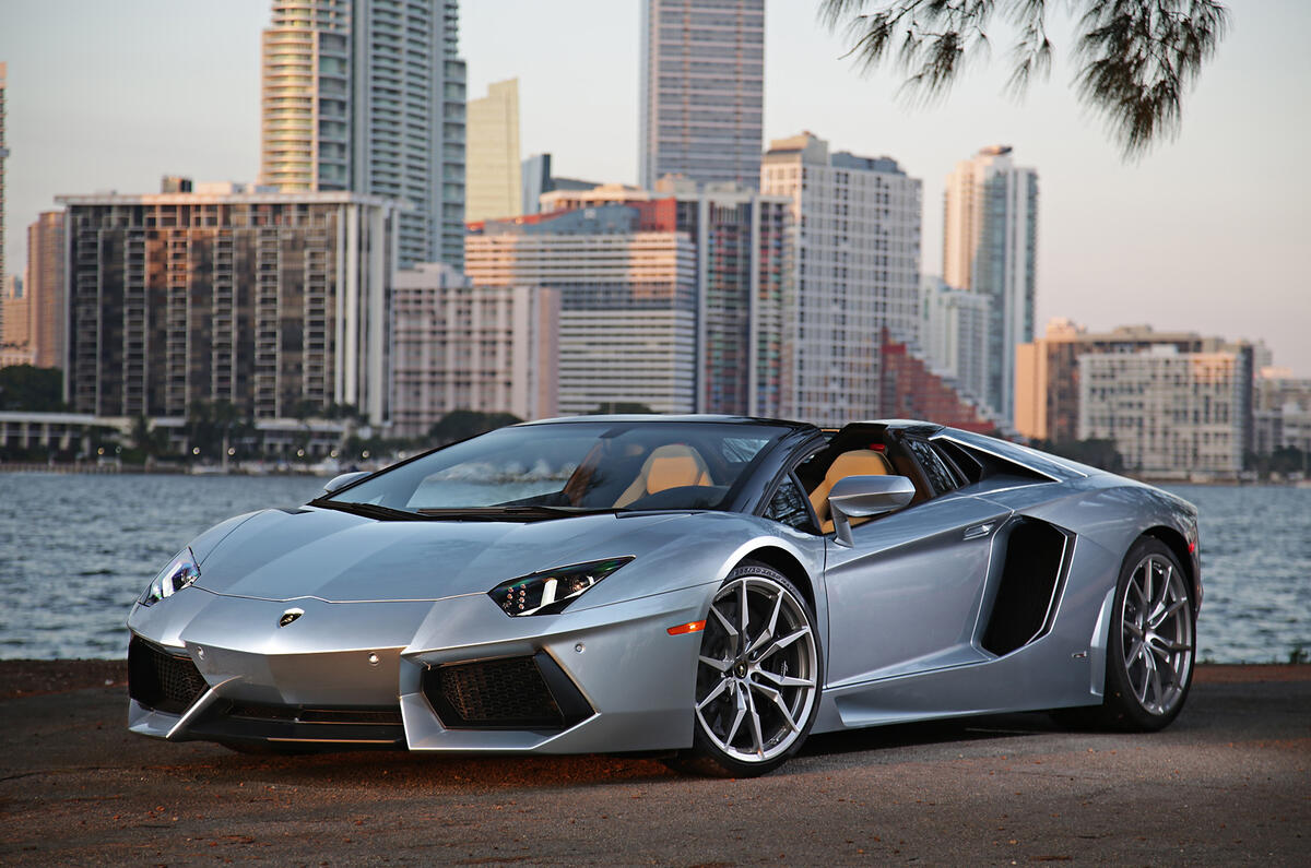 4 star Lamborghini Aventador Roadster