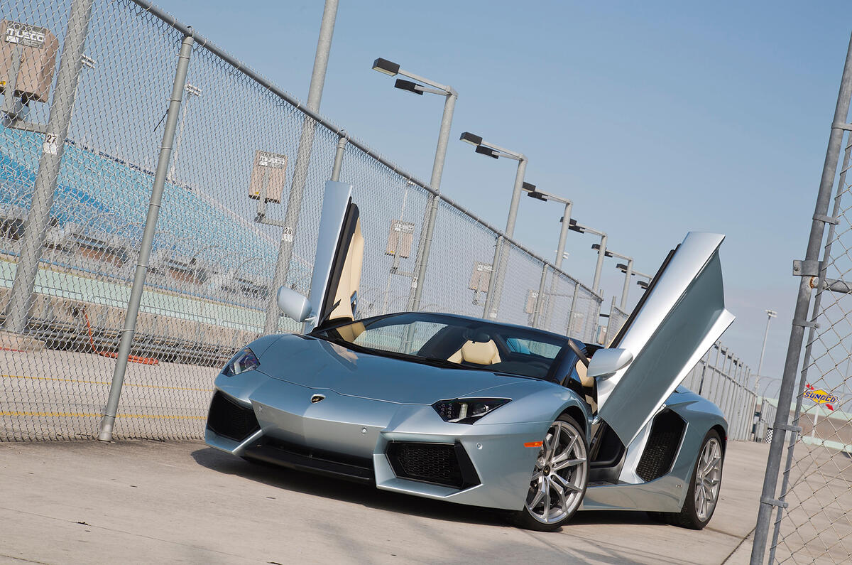 4 star Lamborghini Aventador Roadster